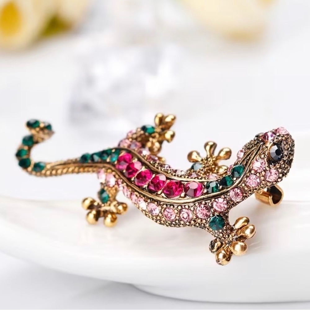 Colorful Lizard Crystal Brooch. - Picture 4 of 6